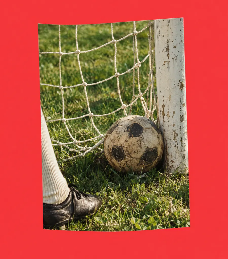 Composición editorial DVP: una portería con el balón en la línea